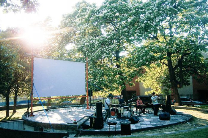 Ilustračný obrázok k článku Letná kultúra na záhrade: Pozrite si PROGRAM kremnického Amfiteatrum 2017