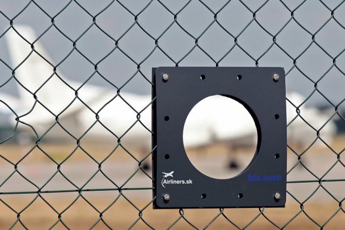 Ilustračný obrázok k článku Chcete si odfotografovať lietadlo? Na letisku v Bratislave pribudli priezory pre "lovcov" zaujímavých záberov