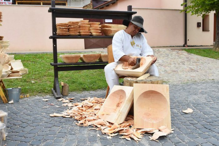 Ilustračný obrázok k článku Na Podhájskej sa začínajú slávnosti ľudových remesiel: Užijú si gurmáni i vinári