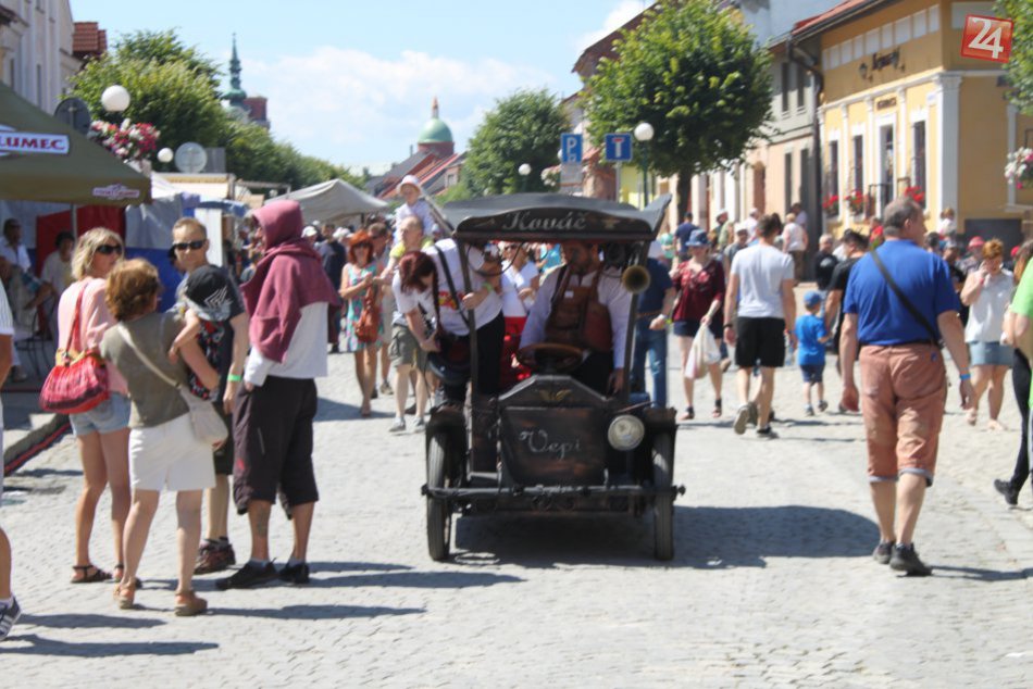 Ilustračný obrázok k článku Európske ľudové remeslo prilákalo tisíce ľudí: Na rok má novú panovníčku