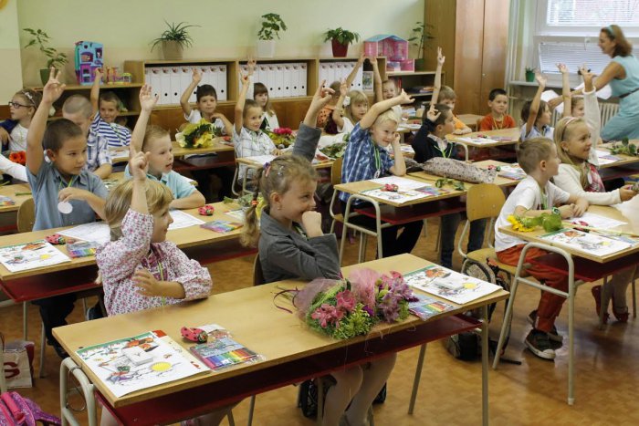 Ilustračný obrázok k článku Školské pomôcky môžu skutočne pomôcť. Dúbravka počas leta opakuje zbierku