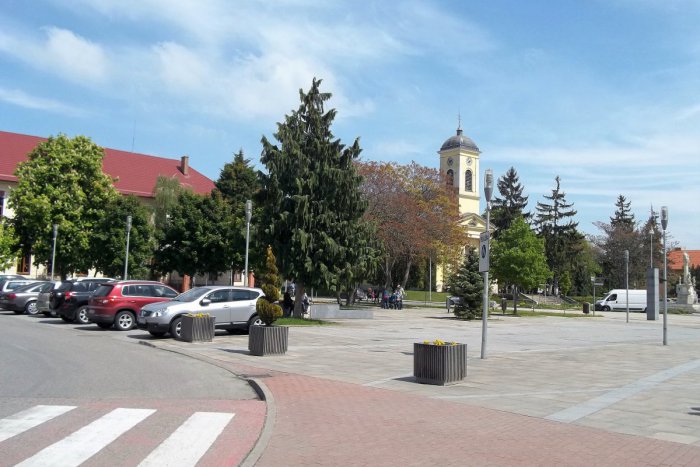 Ilustračný obrázok k článku Problematické parkovanie v Šali: Niekedy víťazí bezohľadnosť