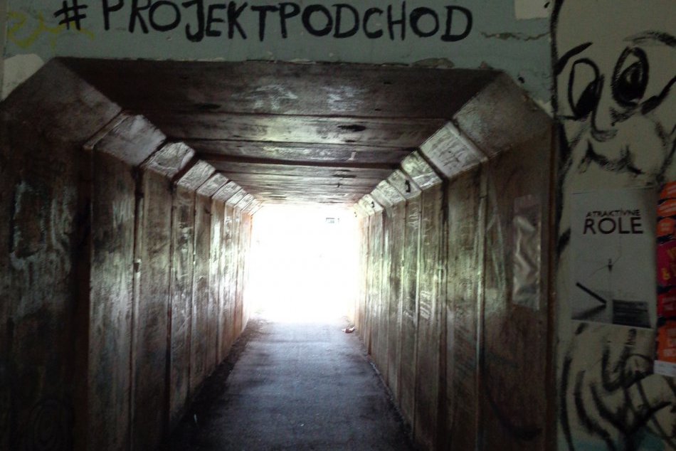 Ilustračný obrázok k článku Projekt podchod oslávil rok: Dobrovoľníci upravili ďalšieho strašiaka