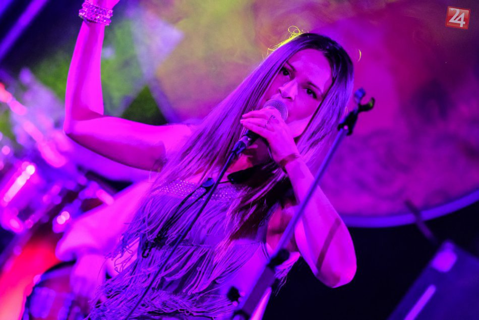 Ilustračný obrázok k článku Začínali ako duo, teraz je ich 60: ROZHOVOR s majiteľkou unikátneho hlasu, Dominikou Titkovou