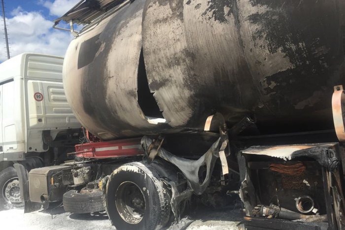 Ilustračný obrázok k článku Rozruch pri vlakovej stanici: Cisterna v plameňoch, vodič v nemocnici, FOTO