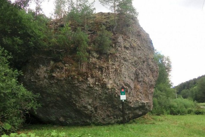 Ilustračný obrázok k článku FOTO: Obrovský prírodný úkaz neďaleko Bystrice. Bátovský balvan sa oplatí vidieť