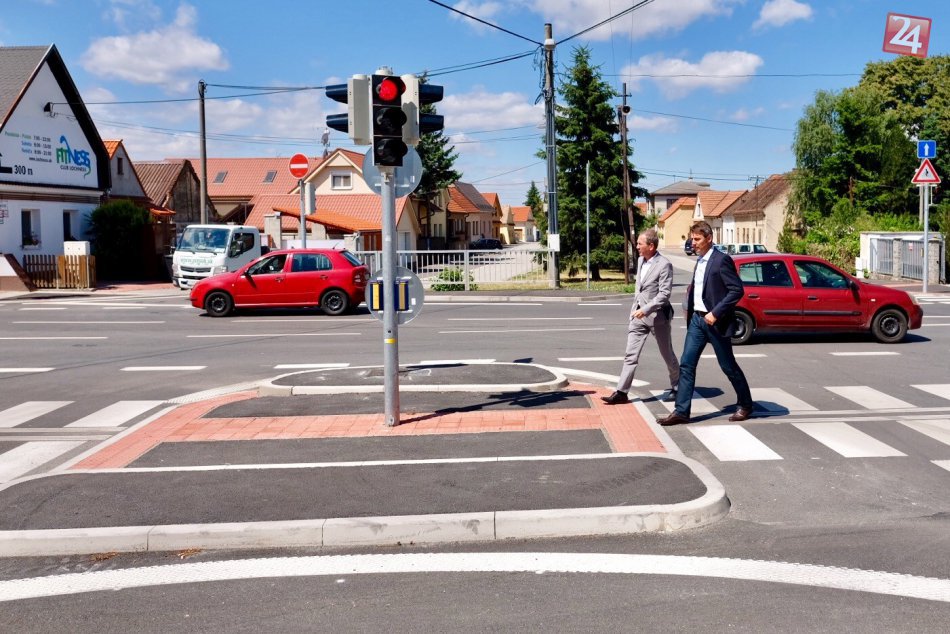 Ilustračný obrázok k článku Záhorská Bystrica má novú svetelnú križovatku