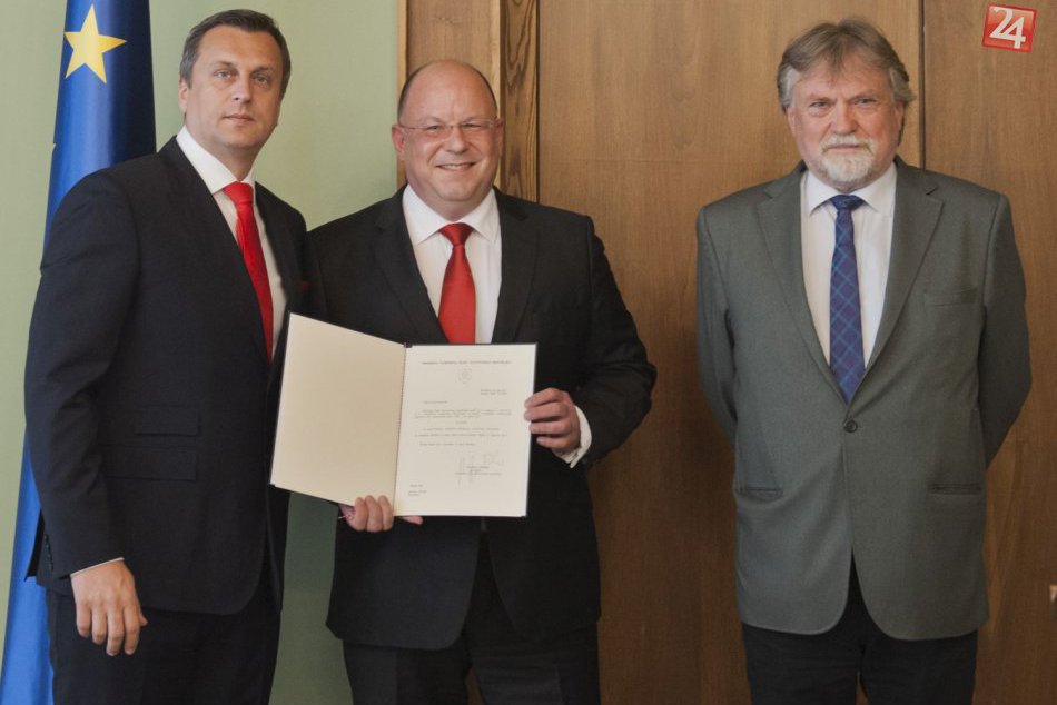 Ilustračný obrázok k článku FOTO: Jaroslav Rezník si prevzal dekrét o zvolení na post generálneho riaditeľa RTVS