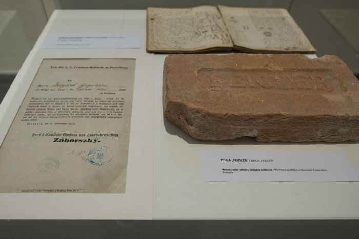 Ilustračný obrázok k článku Zaujímavá výstava v Dome ľudového bývania: Tehla nás sprevádza 11-tisíc rokov