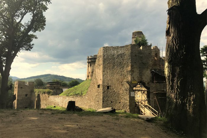 Ilustračný obrázok k článku Zborovský hrad začína vyzerať ako kedysi