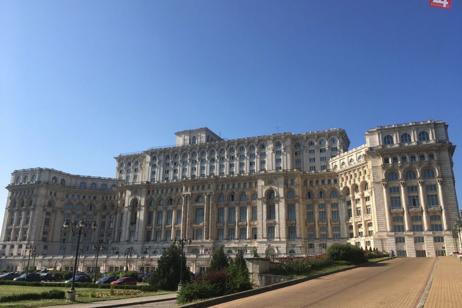 Ilustračný obrázok k článku FOTO: Bystrickí gymnazisti navštívili 2. najväčšiu administratívnu budovu sveta