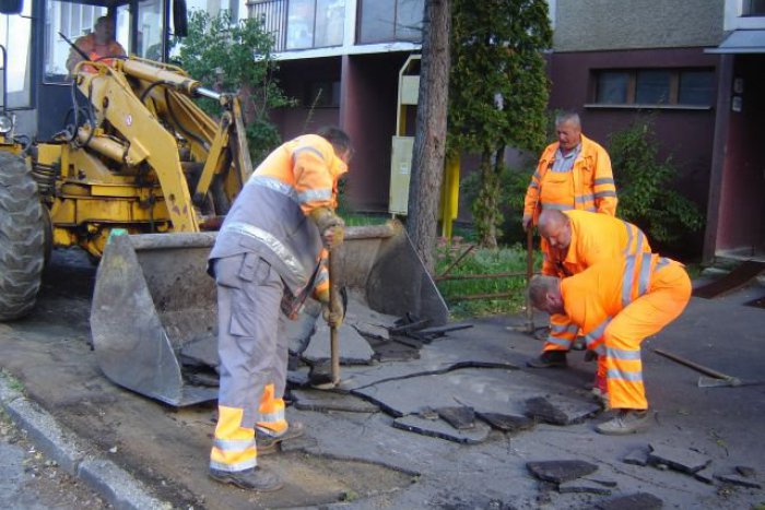 Ilustračný obrázok k článku Chystajú veľkoplošné opravy: Nové koberce dostanú kilometre chodníkov a ciest