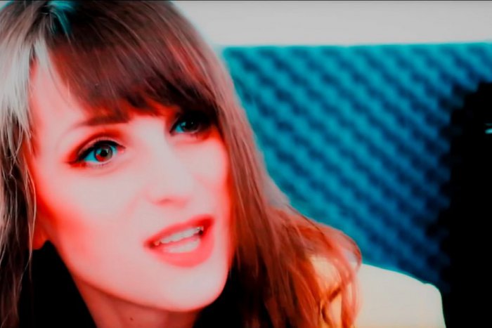 Ilustračný obrázok k článku Speváčka z Nitry vydala singel: Pieseň venovala svojmu priateľovi do neba, VIDEO