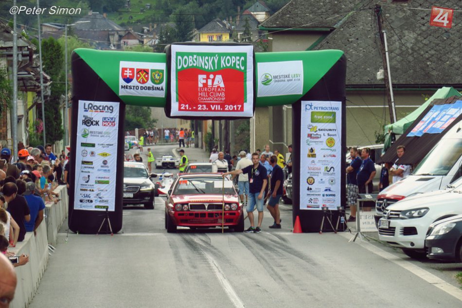 Ilustračný obrázok k článku Posledné tankovanie v Dobšinej: Motoristickú sezónu v okrese ukončila krásna akcia