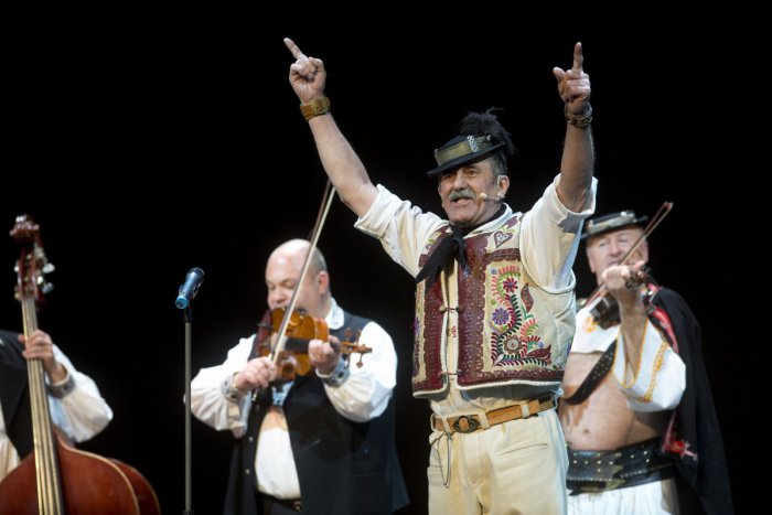 Ilustračný obrázok k článku Zomrel umelecký vedúci a choreograf Lúčnice Štefan Nosáľ