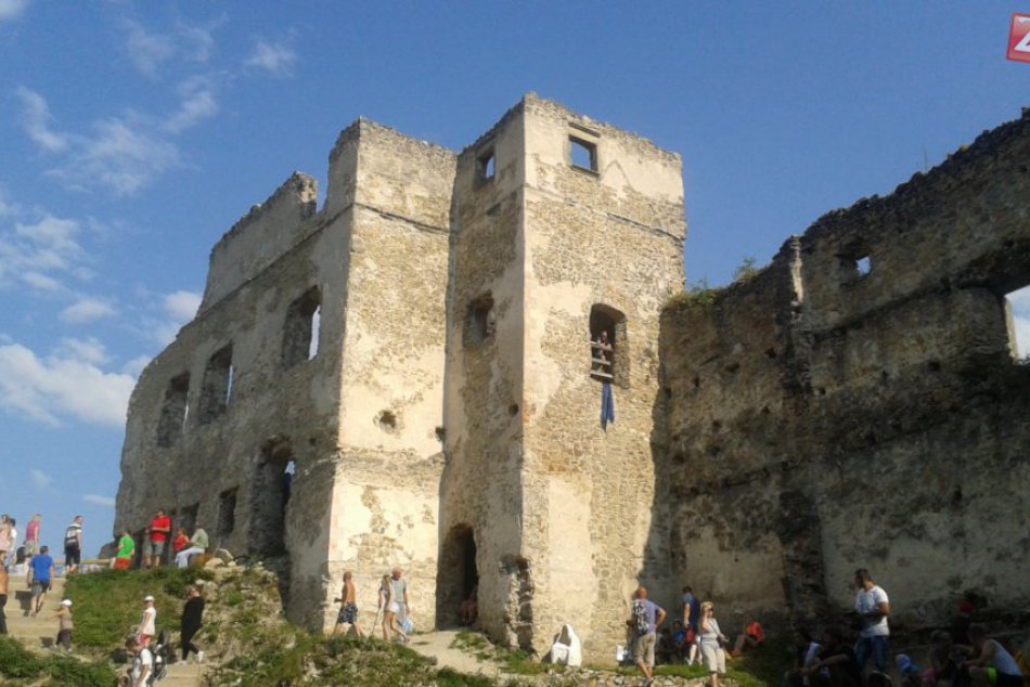 Ilustračný obrázok k článku Považský hrad odhalil svoju novú podobu: Tá sa ale ešte bude meniť! VIDEO a FOTO