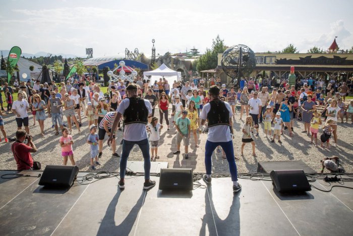 Ilustračný obrázok k článku Liptov navštívili doposiaľ tisíce turistov: Mikuláš láka najmä Poliakov