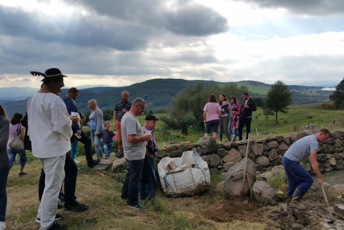 Ilustračný obrázok k článku Autentický deň v dedinke pri Žiari: Drsný život predkov si vyskúšame na vlastnej koži