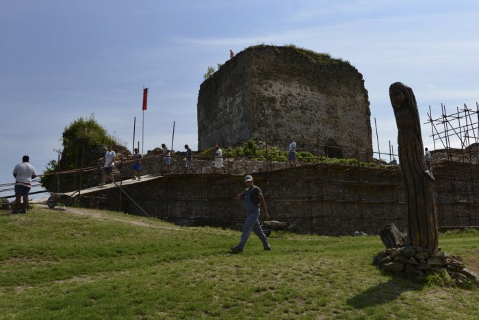 Ilustračný obrázok k článku Hrad Šariš hlási novinky: Pribudol bufet a potešia sa aj motoristi