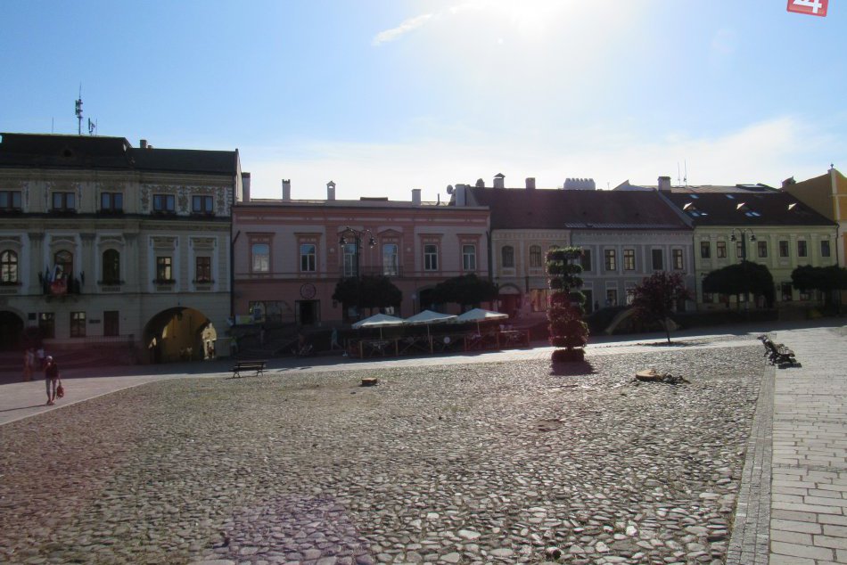 Ilustračný obrázok k článku Obľúbený park Prešovčanov aj priestor pri kostole: Pohľad, ktorý trhá srdce, FOTO