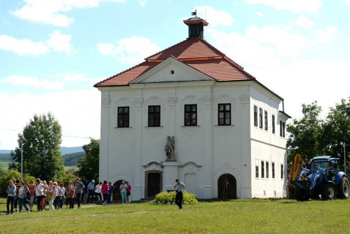 Ilustračný obrázok k článku Kaštieľ Florián v rámci obnovy dostal novú strechu a náter