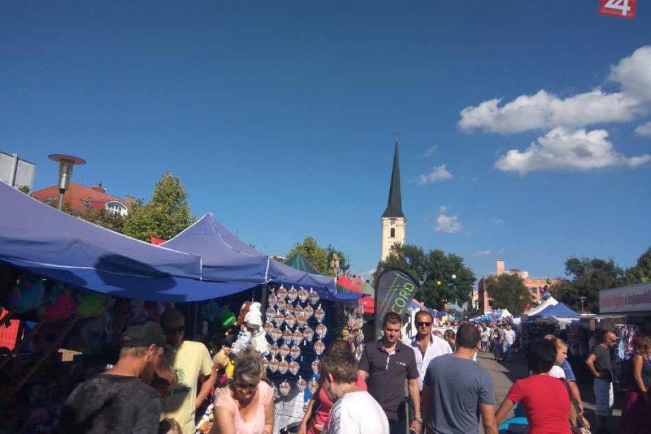 Ilustračný obrázok k článku Atmosféra novozámockého jarmoku Porciunkula OBRAZOM: Takáto bola nálada v meste