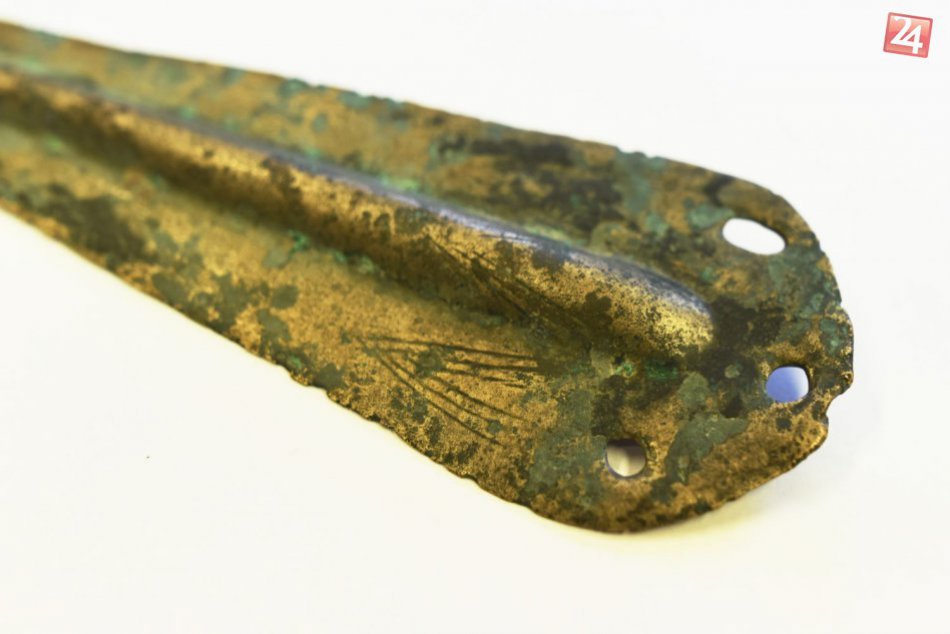 Ilustračný obrázok k článku Nález, ktorý nikto nečakal: Mladík našiel pri opekačke dýku starú 4000 rokov!