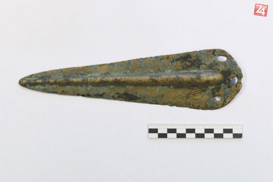 Ilustračný obrázok k článku Neobvyklý objav na brehu Váhu: Rybár našiel polotovary z doby železnej