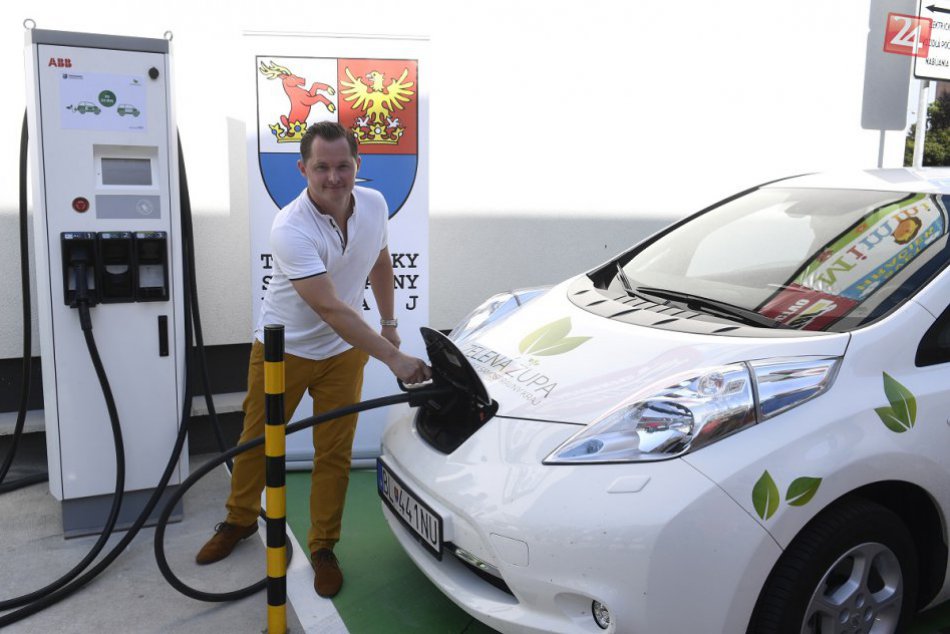 Ilustračný obrázok k článku Elektromobily v Považskej dostali zelenú: FOTO novej stanice priamo v centre