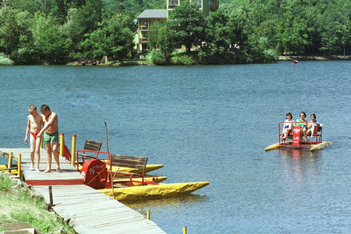 Ilustračný obrázok k článku Zlodeji objavili pri štiavnických jazerách zlatú baňu: Sledujte, koľko áut vykradli!