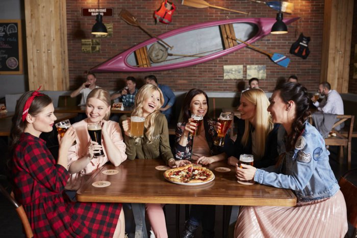 Ilustračný obrázok k článku Je osviežujúce, prírodné a dobrý parťák: Najobľúbenejší nápoj Slovákov má dnes sviatok!