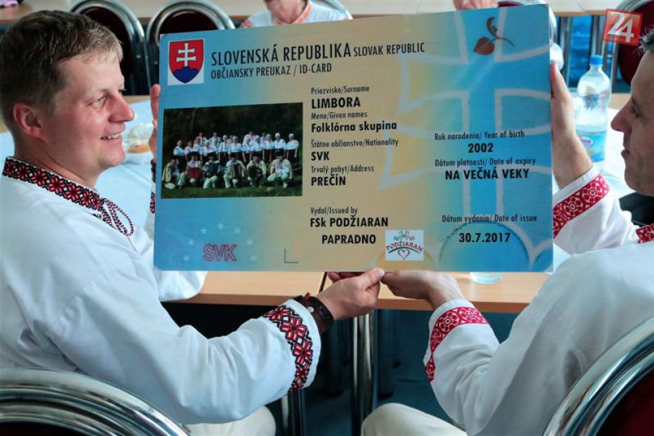 Ilustračný obrázok k článku Známa skupina z nášho okresu dostala občiansky preukaz: FOTO nielen z oslavy