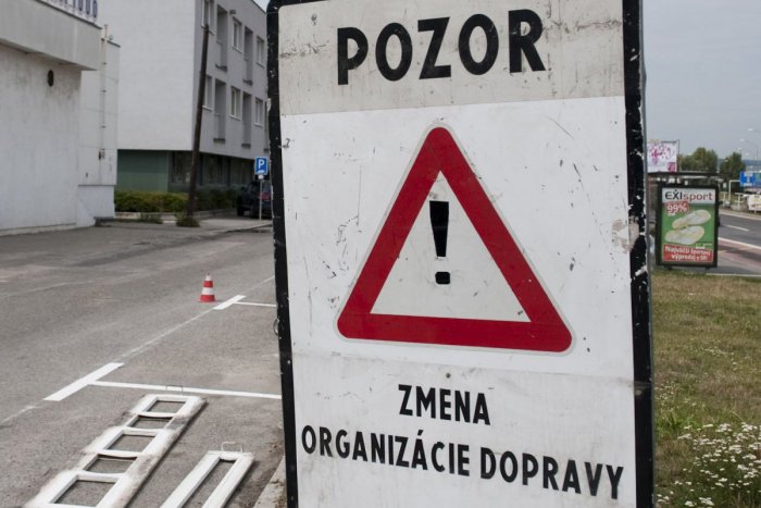 Ilustračný obrázok k článku Trenčania, čaká nás zmena: V časti známej ulice v centre mesta bude jednosmerka