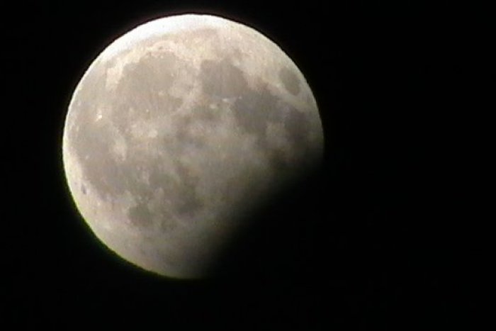 Ilustračný obrázok k článku Rožňavčania sledovali úžasné vesmírne divadlo: Pozrite, čo zachytili ich objektívy, FOTO