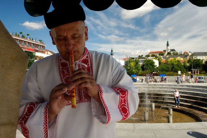 Ilustračný obrázok k článku Nitriansky hrad ožije folklórom: Znieť bude fujara, gajdy aj terchovská muzika