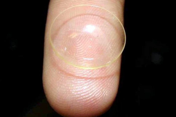 Ilustračný obrázok k článku RADÍME: Kontaktné šošovky k vode nepatria, hrozí aj strata zraku