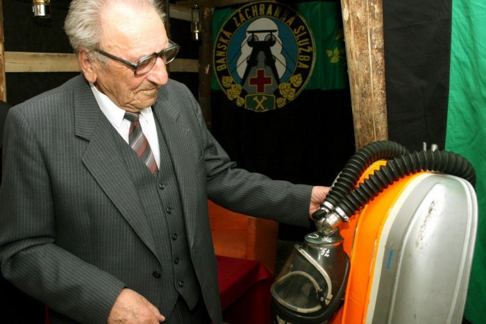Ilustračný obrázok k článku Nová poštová pečiatka pripomína 100. výročie Banskej záchrannej služby v Handlovej
