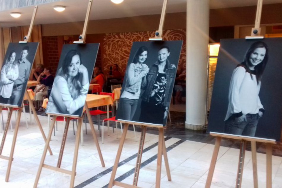 Ilustračný obrázok k článku FOTO: Nevšedné umenie v bystrickej nemocnici. Osudy ľudí pred a po transplantácii