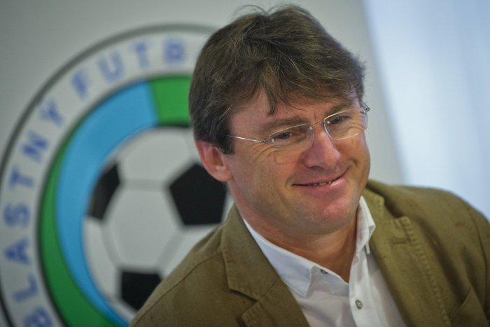 Ilustračný obrázok k článku Vo futbalovom svete zanechal veľkú stopu: ROZHOVOR s Ľubomírom Moravčíkom