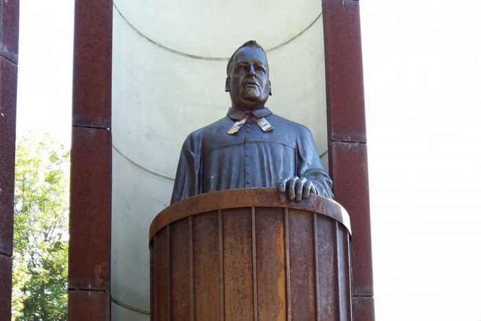 Ilustračný obrázok k článku Pamätník Martina Rázusa v Mikuláši : Inovácia v súvilosti so 130. výročím narodenia