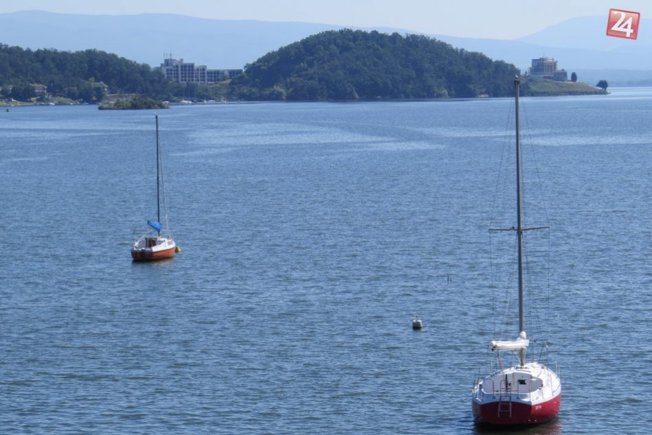 Ilustračný obrázok k článku Lákavé podujatie na zemplínskom mori: Na Šírave budú preteky lodí