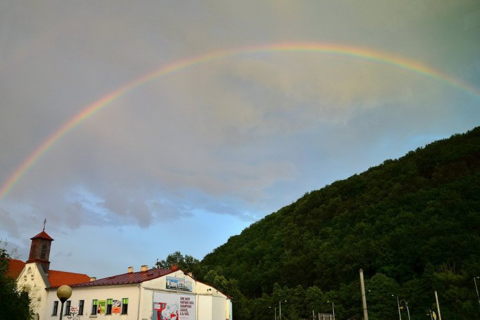 Ilustračný obrázok k článku RANNÁ ŠTVORKA: Nedeľa bude upršaná a pod mrakom, meniny má Anabela