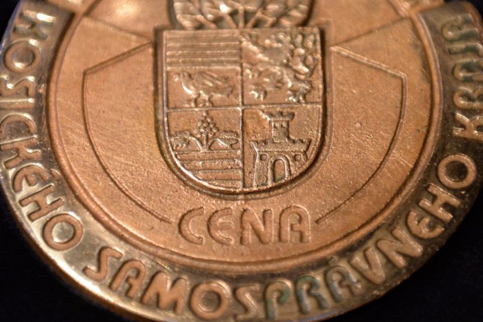 Ilustračný obrázok k článku Krajskí poslanci rozdelili ceny KSK pre jednotlivcov a kolektívy: Komu sa ušlo pocty?