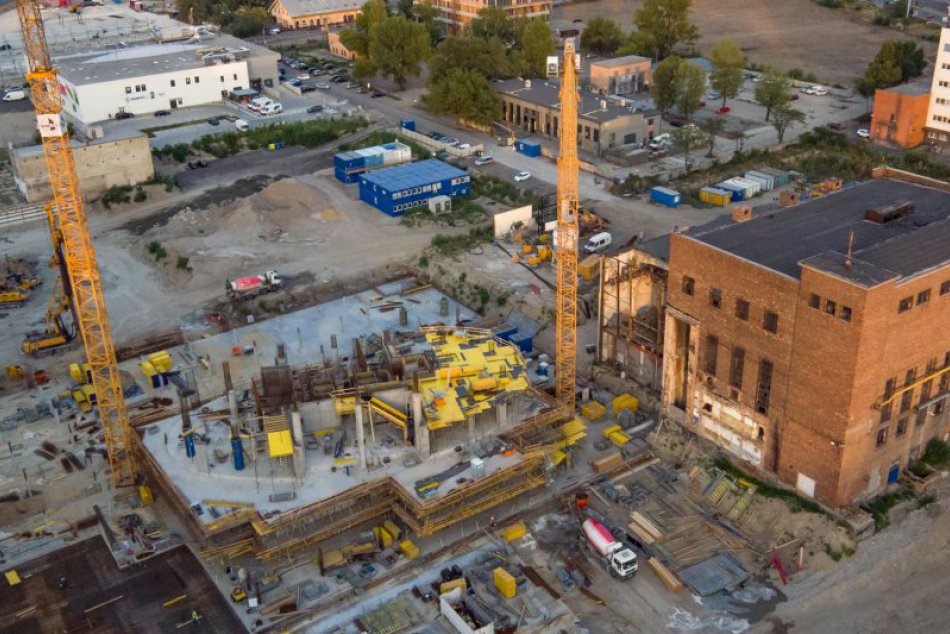 Ilustračný obrázok k článku Stavebné práce na projekte SKY PARK napredujú. Na pláne je tretia základová doska