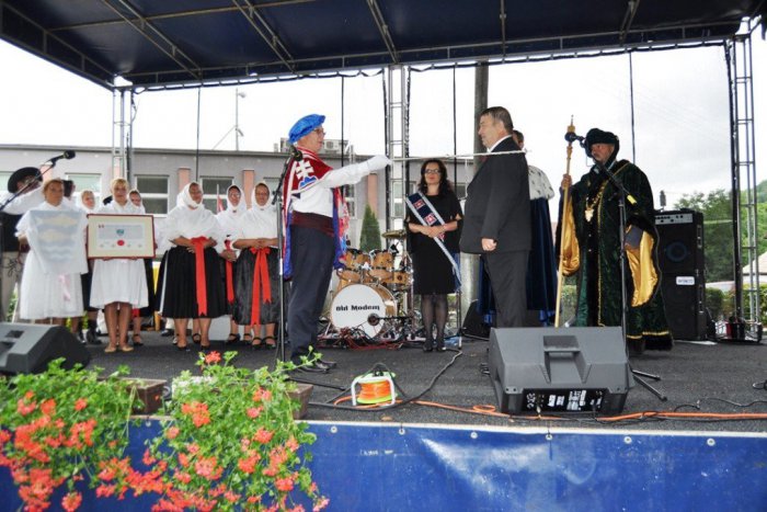 Ilustračný obrázok k článku Obyvatelia Chlmca sa dočkali: Mestská časť sa pýši novými symbolmi