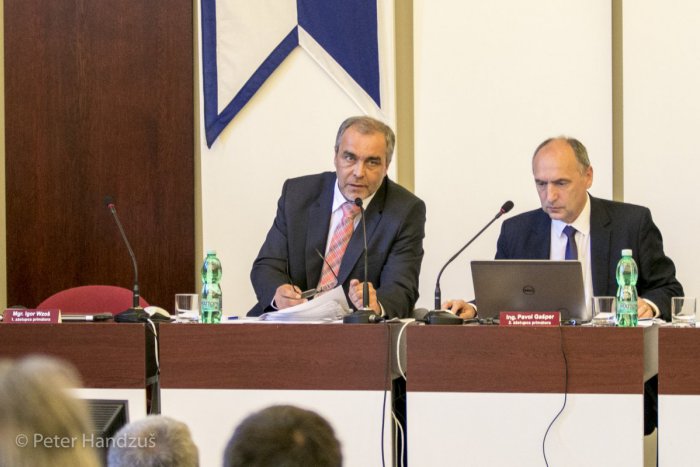 Ilustračný obrázok k článku Divoký začiatok rokovania: Na úvod vyhlásil viceprimátor Wzoš dve prestávky