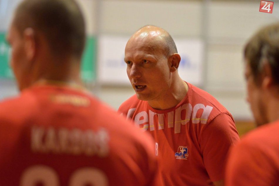 Ilustračný obrázok k článku Považskobystričanom sa nevyhli problémy: U koho vidí Straka nárast formy? FOTO