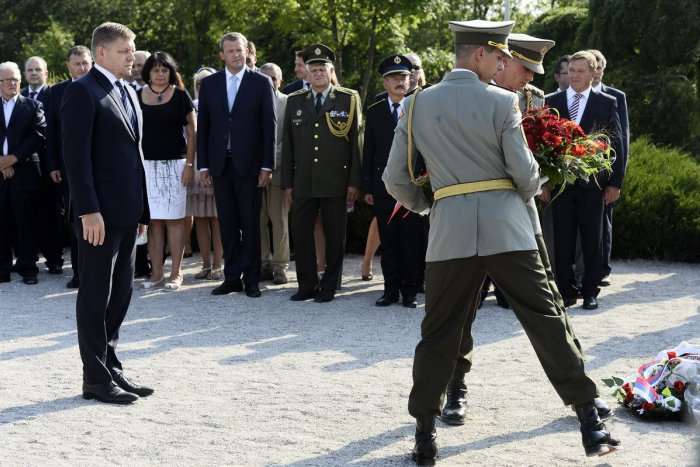 Ilustračný obrázok k článku Premiér Robert Fico: Ak dnes niekto hajluje nemôže byť normálny