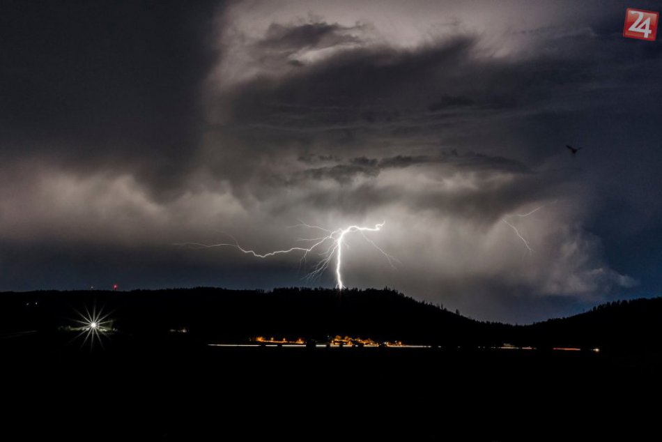 Ilustračný obrázok k článku Pripravte sa na zmenu počasia: Horúce dni vystriedajú búrky s krúpami