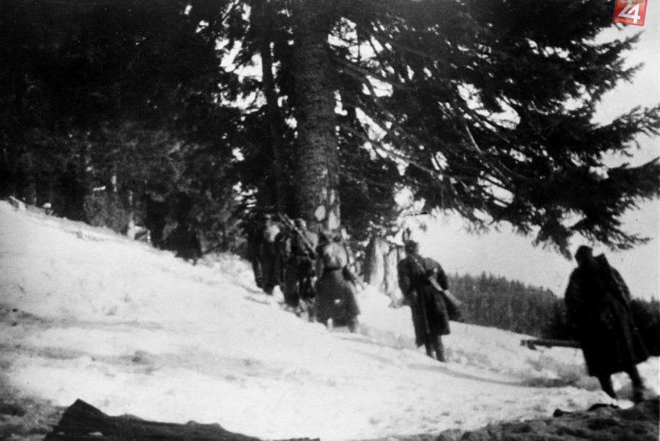 Ilustračný obrázok k článku Aj Rómovia bojovali v SNP. Výstava o ich pôsobení v odboji prilákala aj prezidentku